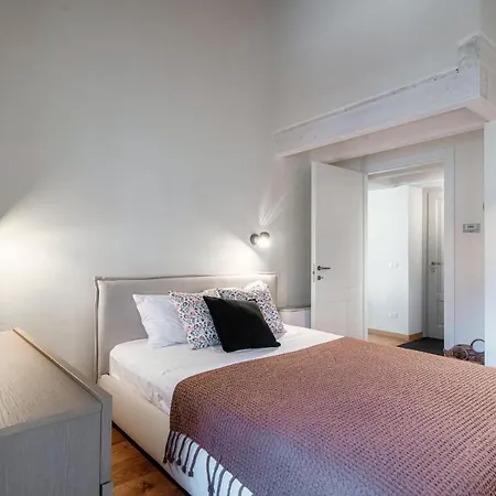 Il Castello - By Myhomeincomo